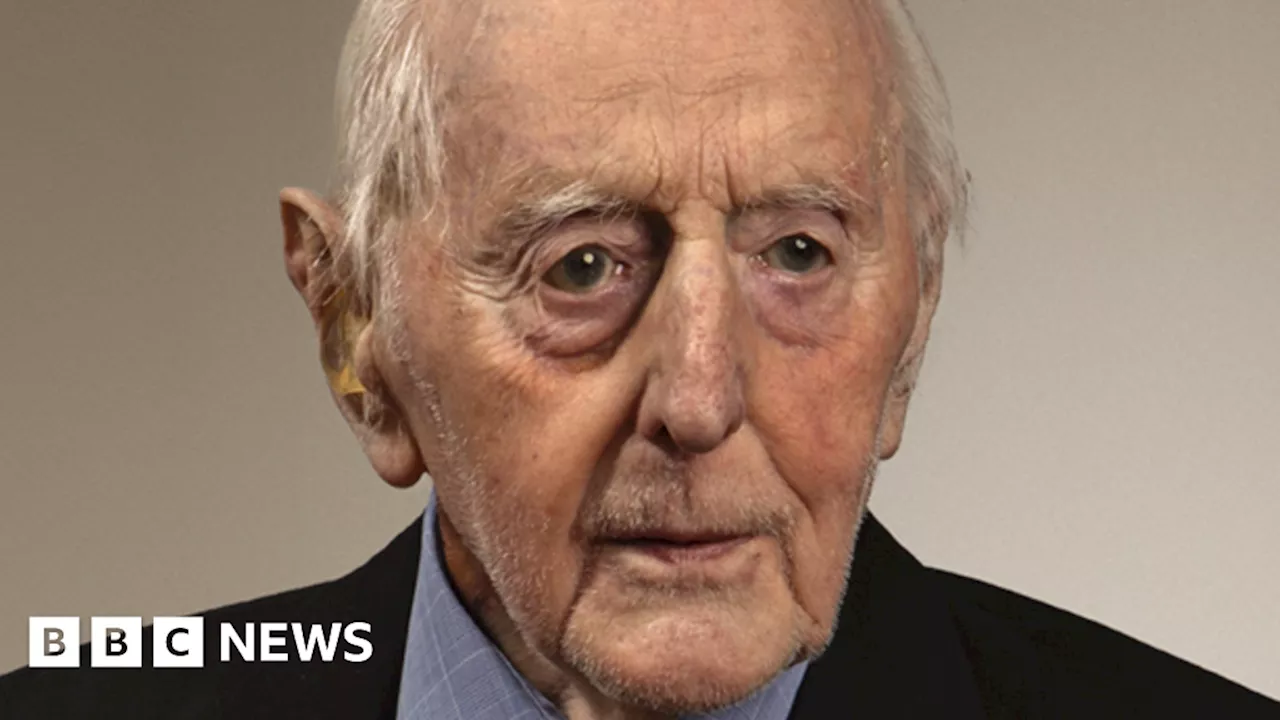 RAF pilot who was afraid of heights recalls D-Day