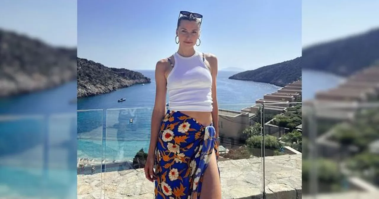 Lena Gercke begeistert ihre Fans im Blumen-Bikini