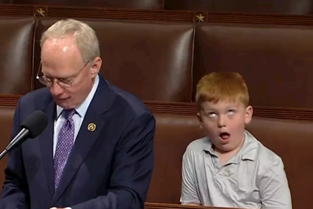 ‘Photobomb’: zesjarig zoontje steelt de show tijdens debat in Amerikaans Congres