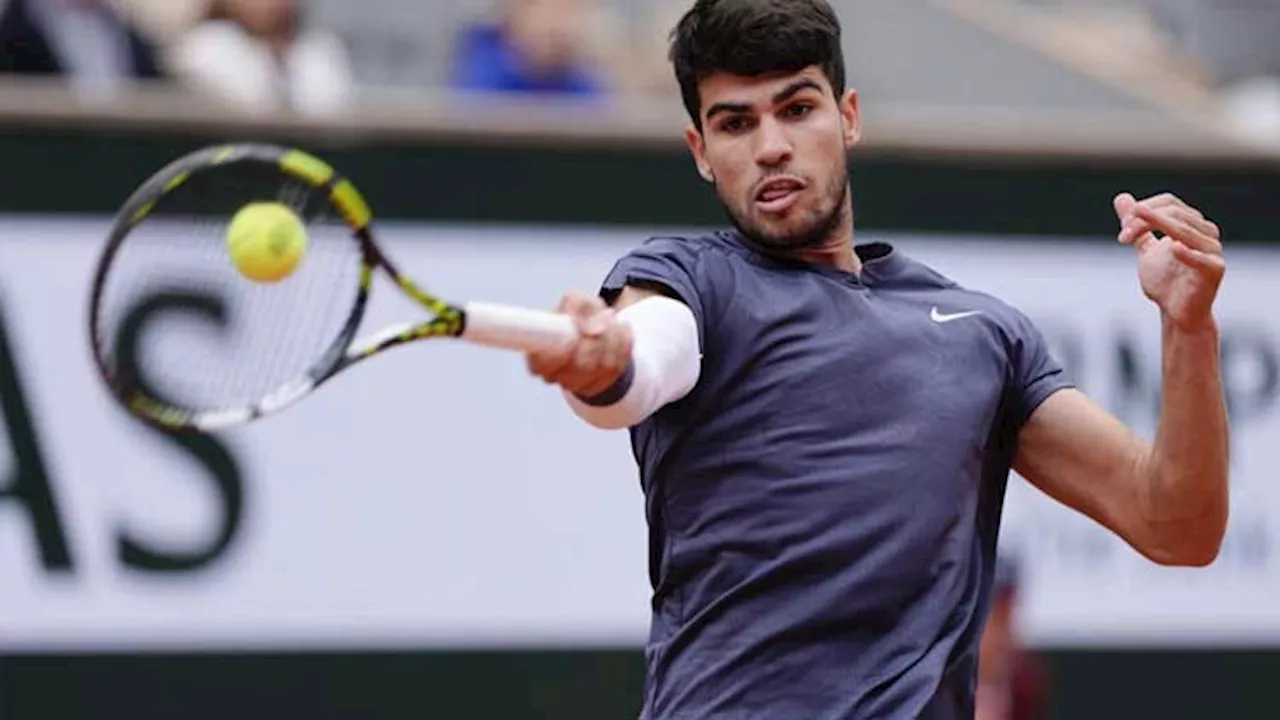 Alcaraz tackles Tsitsipas at French Open as Swiatek targets semis