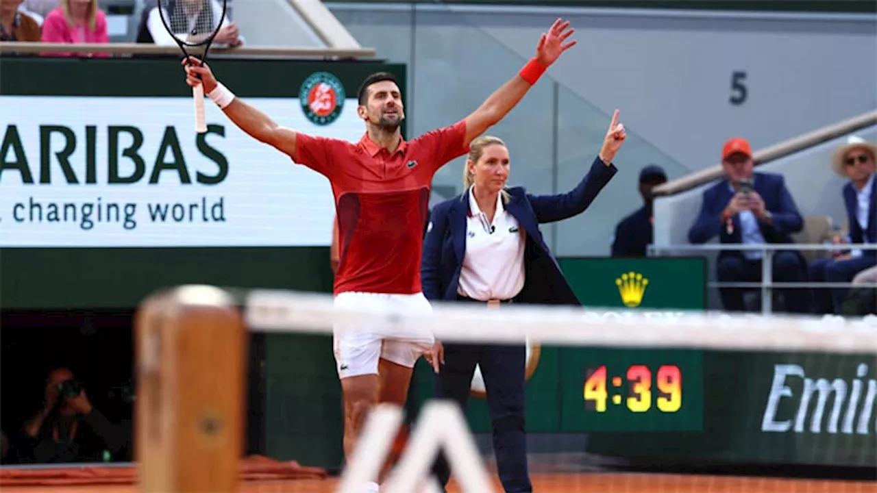 Djokovic sows French Open doubt after hurting knee in thriller