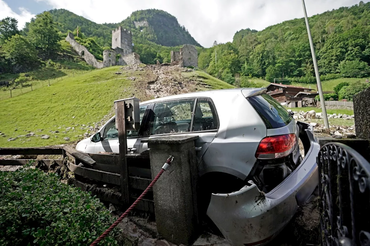 Hochwasser im Süden: Frau nach zweieinhalb Tagen aus Baum gerettet