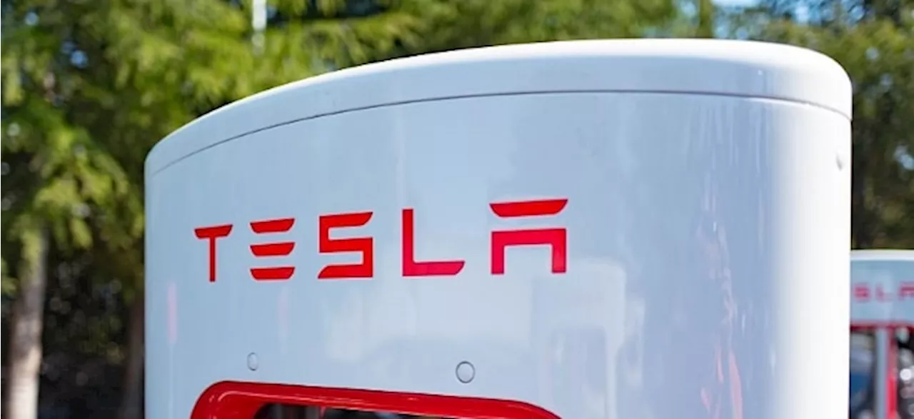 NASDAQ-Titel Tesla-Aktie gibt leicht nach: Keine Produktion in Grünheide an fünf Tagen