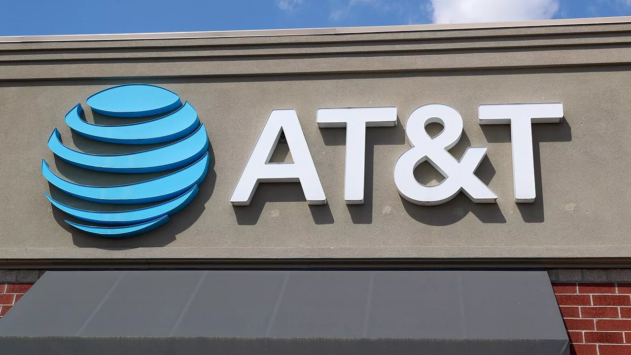 AT&T outage affects users calling between networks, company says