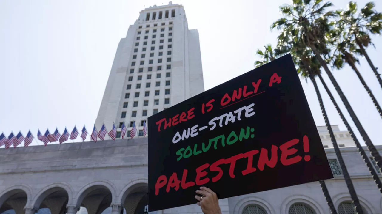 Anti-Israel demonstrators set up unapproved encampment outside Los Angeles City Hall: police