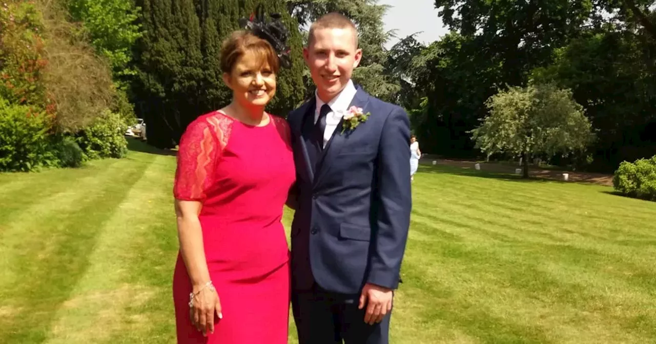 Kirkintilloch man to run 100km in a day for mum battling rare cancer in hospital