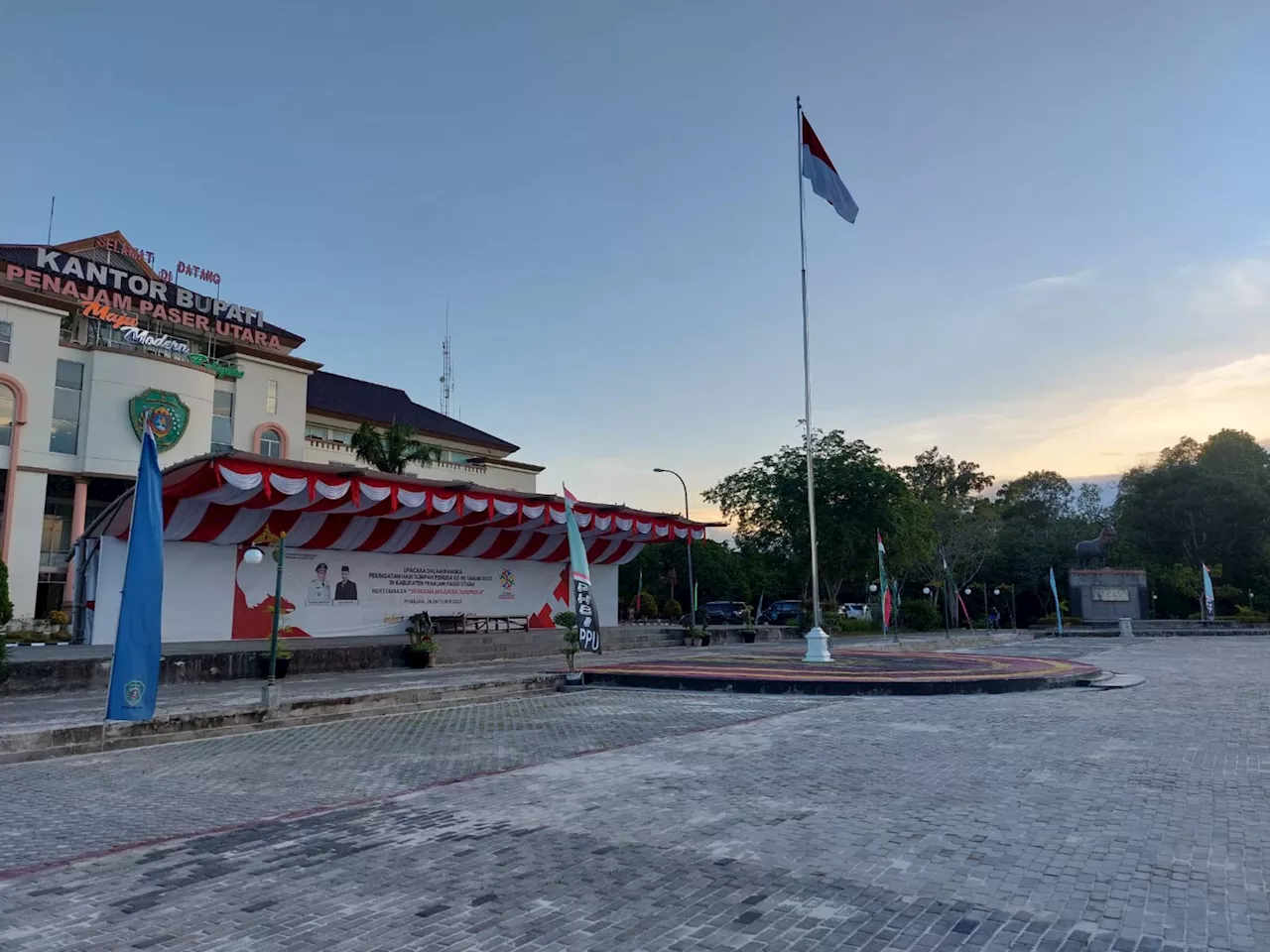 Penajam Paser Utara Lokasi Pencanangan Pembagian 10 Juta Bendera Merah Putih