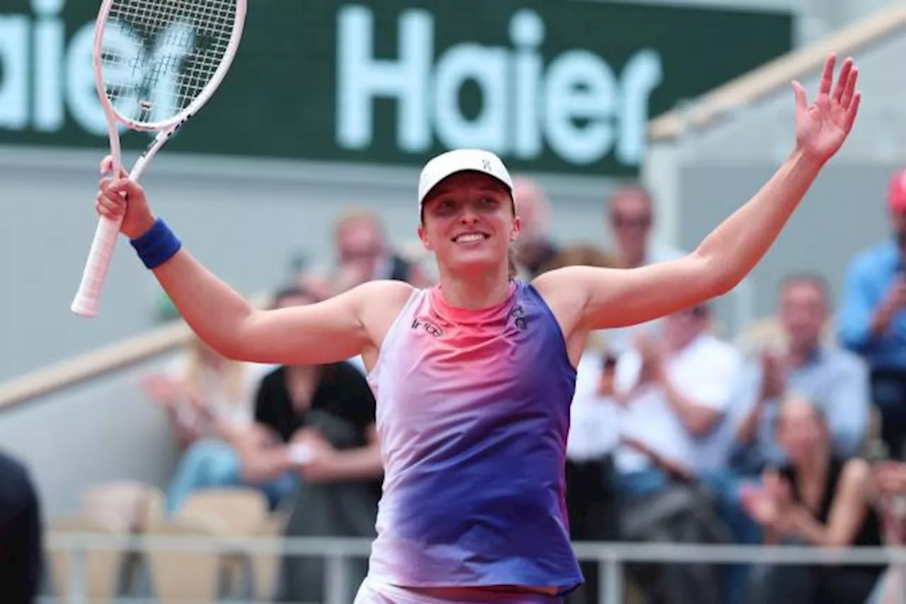 La tornade Swiatek balaye Vondrousova en quarts de finale à Roland-Garros