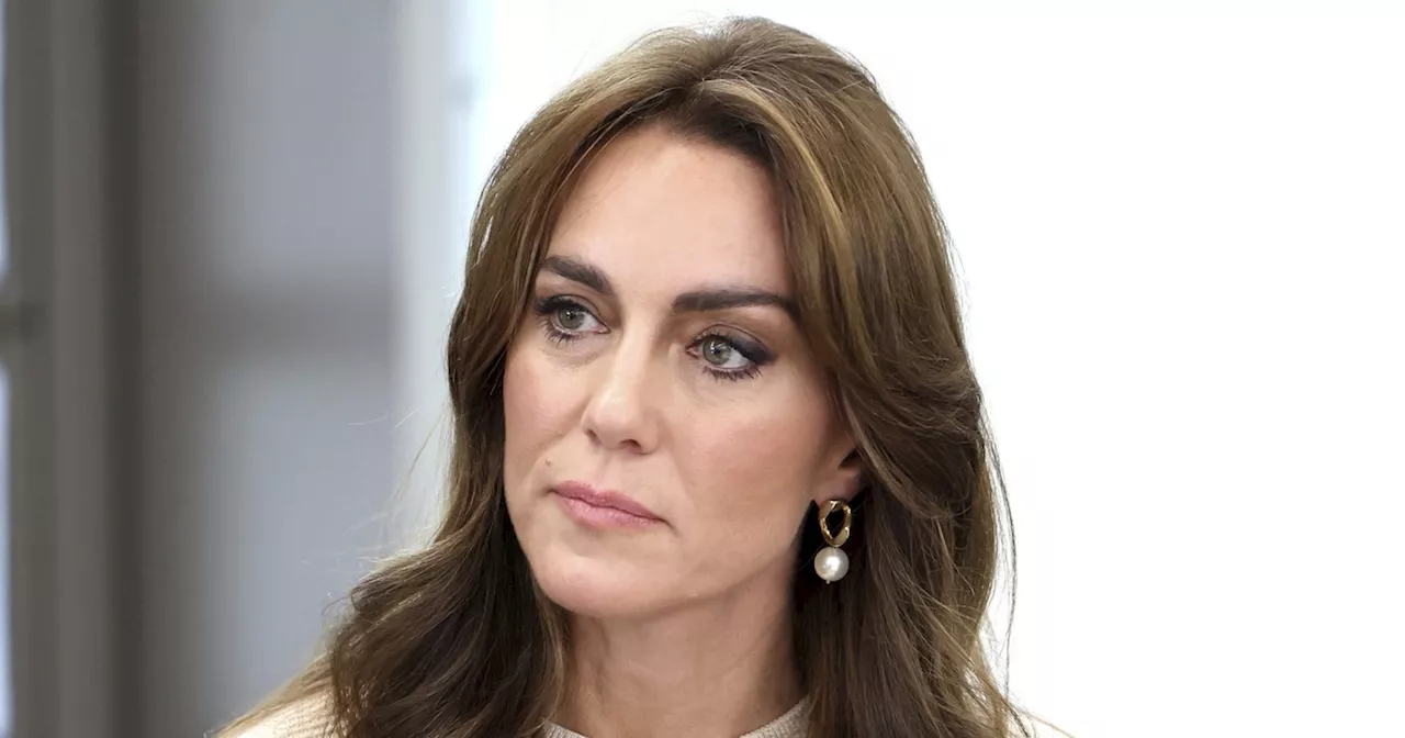 Kate Middleton, Buckingham Palace &#034;cancella&#034; la principessa: il caso