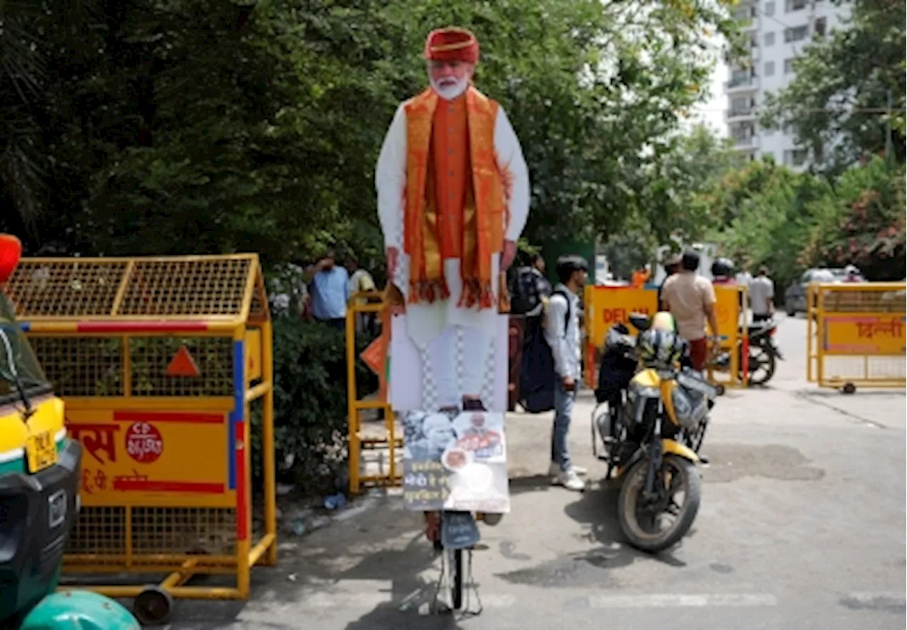 India vote count shows Modi alliance heading to majority but no landslide