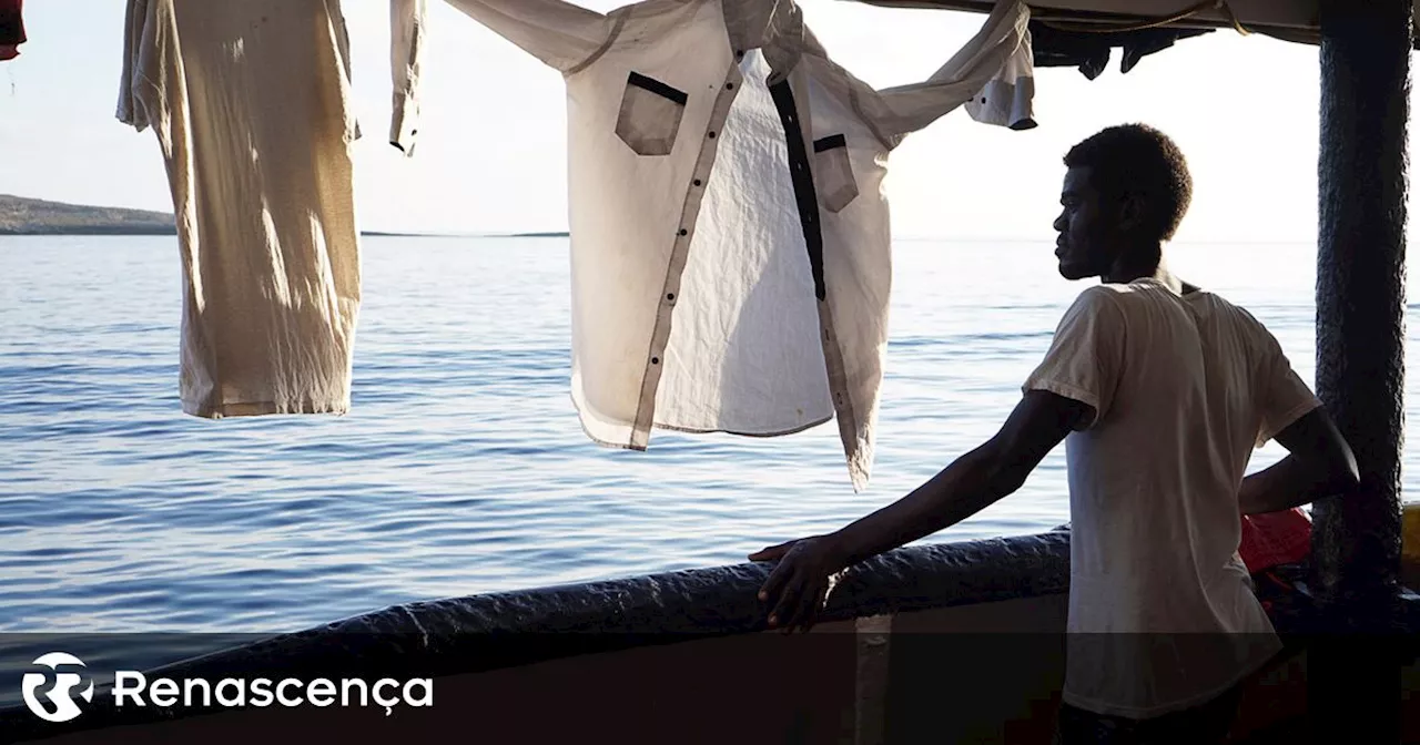 Senegal interceta barco com 219 migrantes a bordo incluindo 25 menores