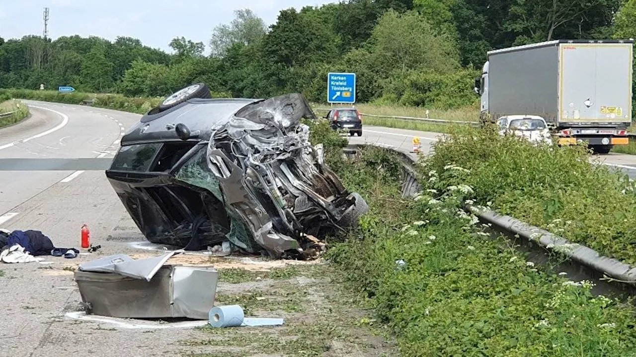 Kerken/Kempen: Autobahn 40 nach schwerem Unfall gesperrt