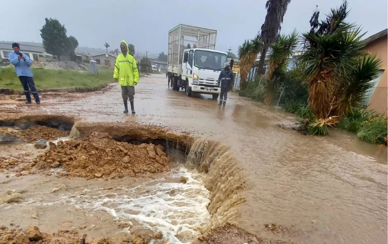 Cape Town taxi driver swept away in river following heavy rainfall - SABC News