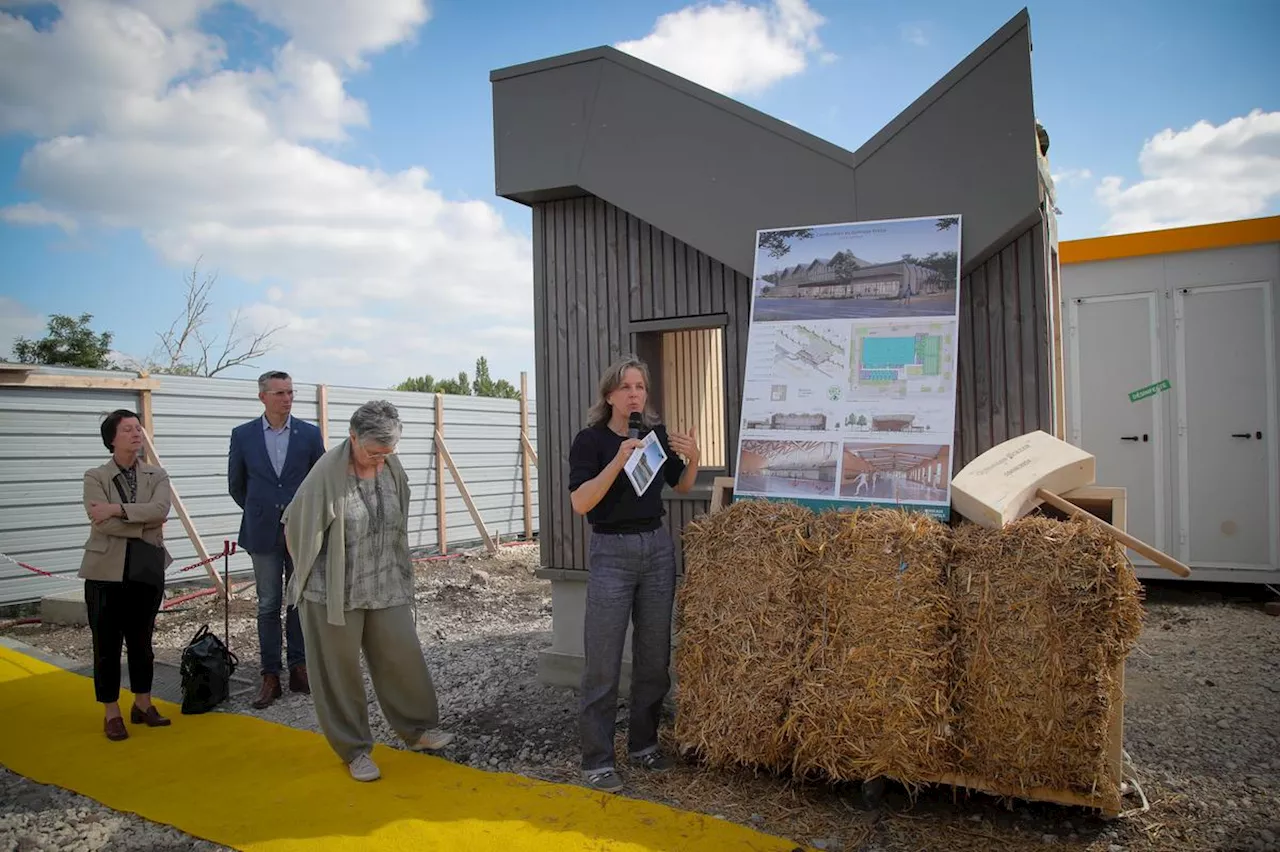 Bois et bottes de paille à Bordeaux : un gymnase très nature en construction à Brazza