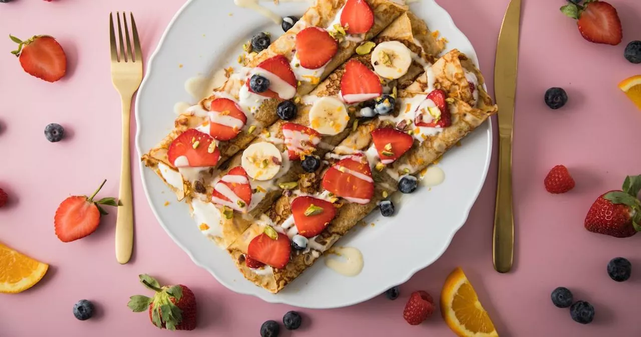 Einfach und mit Soße: Crêpes und Erdbeeren kombinieren