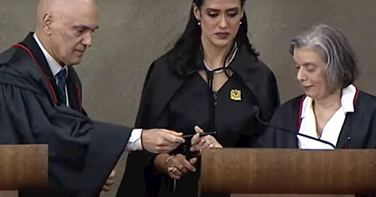 Caneta de Cármen Lúcia falha em assinatura de posse da presidência do TSE