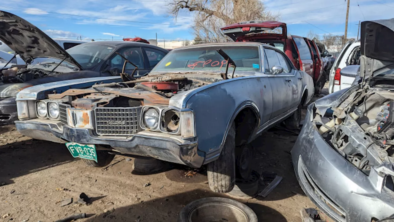 Junked 1968 Oldsmobile Delta 88 Custom Holiday Sedan