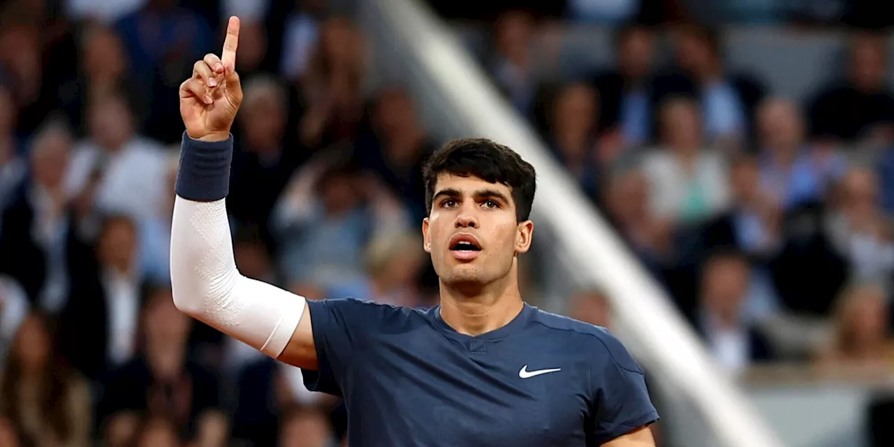 Sinner trova Alcaraz in semifinale al Roland Garros: Tsitsipas ko in tre set