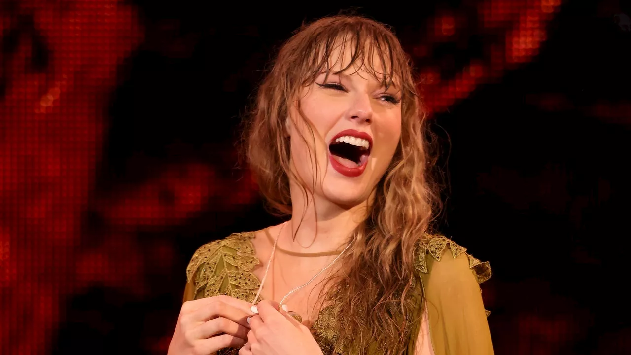 It Rained At Taylor Swift's Concert—But Her Red Lip Didn't Budge