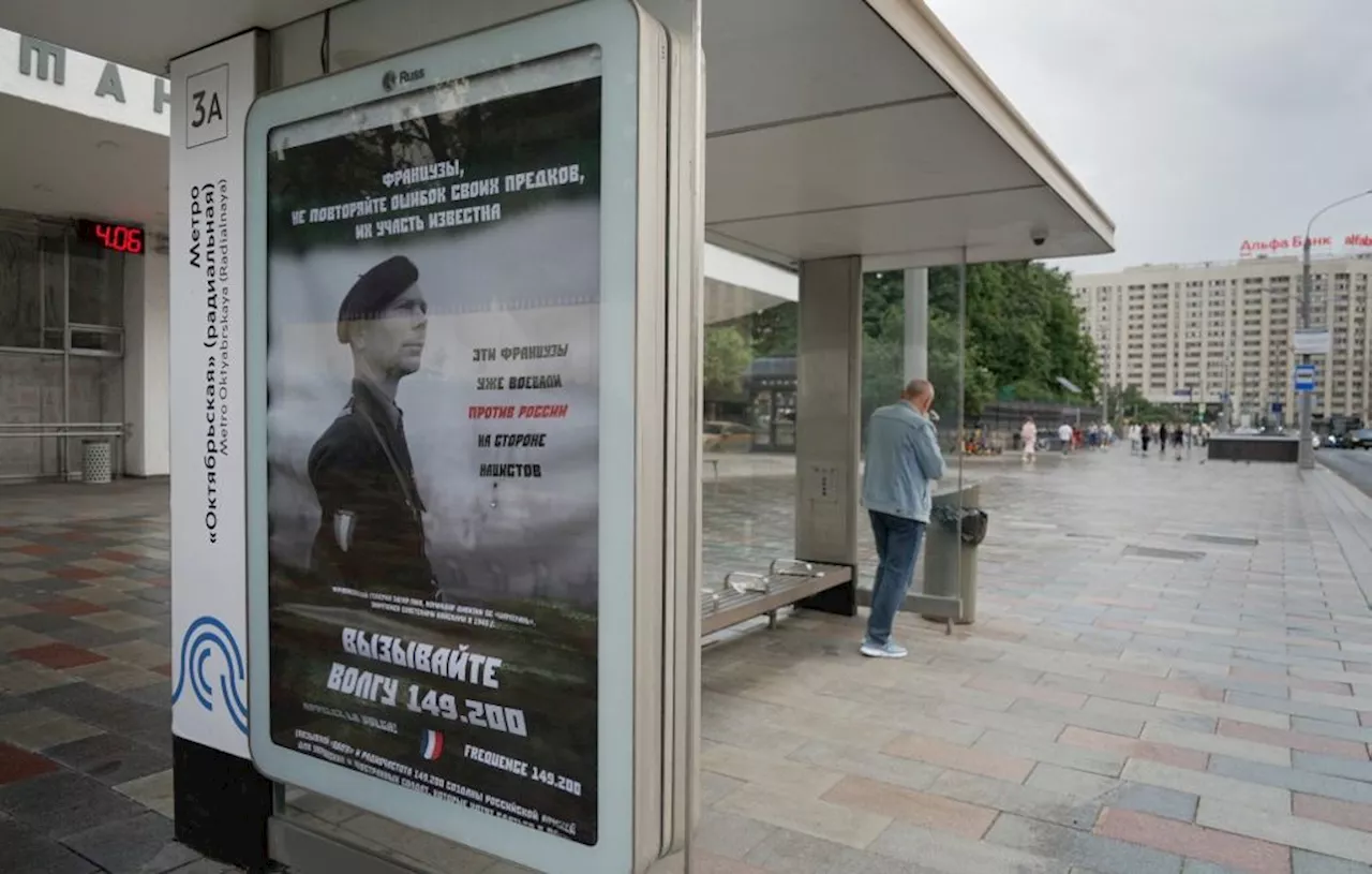 Guerre en Ukraine : Des affiches menaçantes placardées près de l’Ambassade de France en Russie