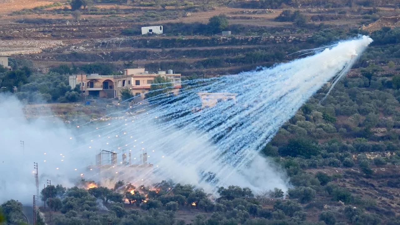 Rights group claims Israel has hit buildings with white phosphorous in Lebanon