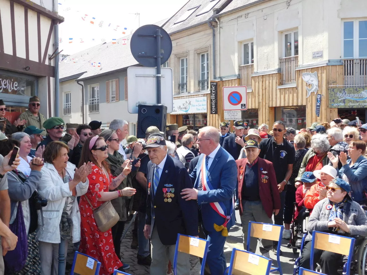 80e D-Day : au pont de l'Aure, Isigny-sur-Mer rend hommage à ses libérateurs