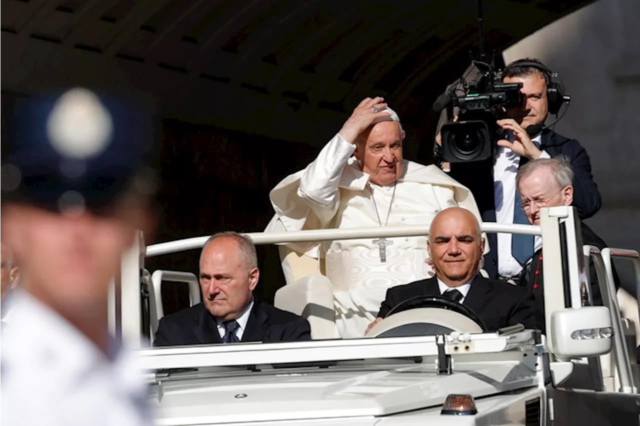 Papa Francesco in piazza San Pietro per l'Udienza generale