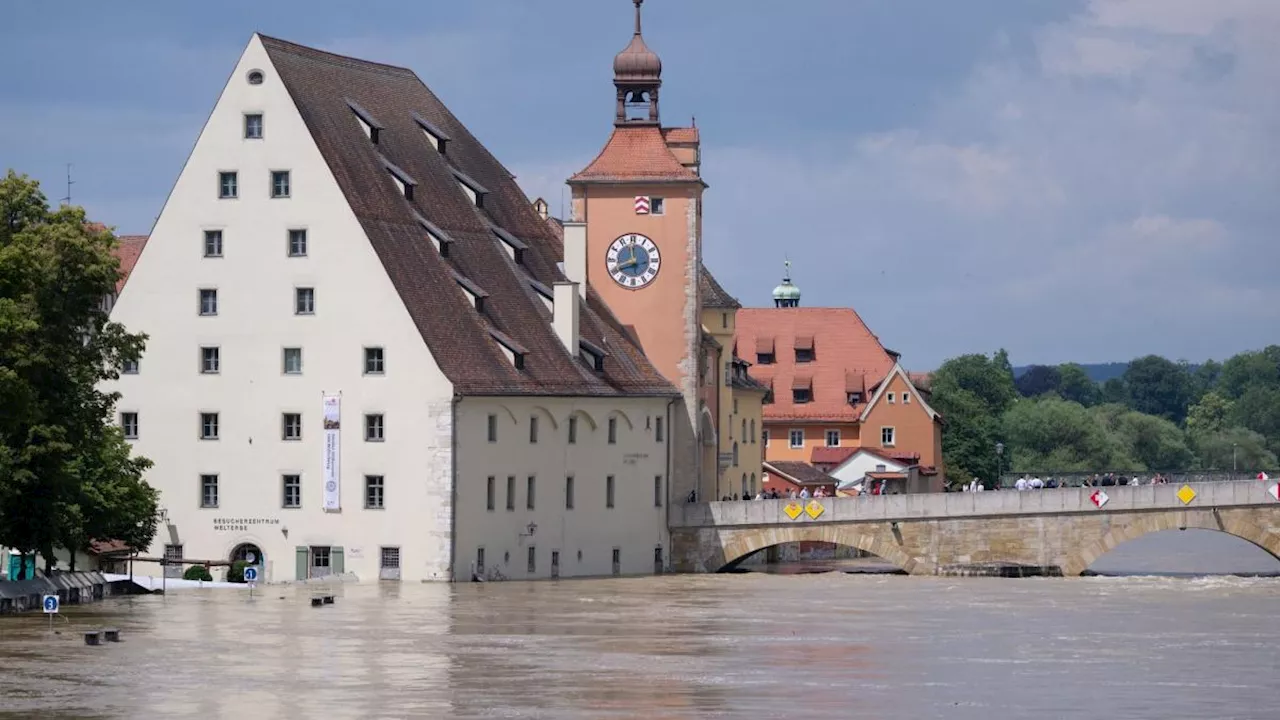 An den unteren Donaupegeln weiter hohe Wasserstände