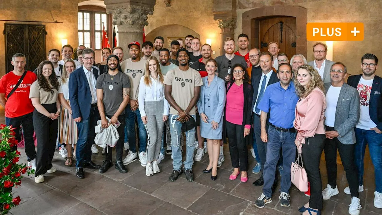 Nach spektakulärer Saison: Würzburg Baskets wurden im Rathaus feierlich empfangen