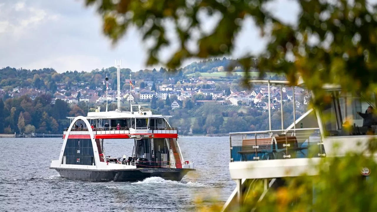 Tiefergelegte Autos kommen wegen Hochwassers nicht auf Fähre