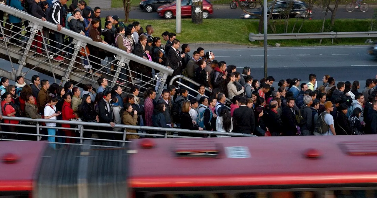 Bogotanos se están bajando del transporte público y estas son las razones