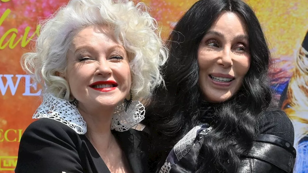 In Hollywood-Zement verewigt: Cher feiert Cyndi Lauper als 'geniale Sängerin'