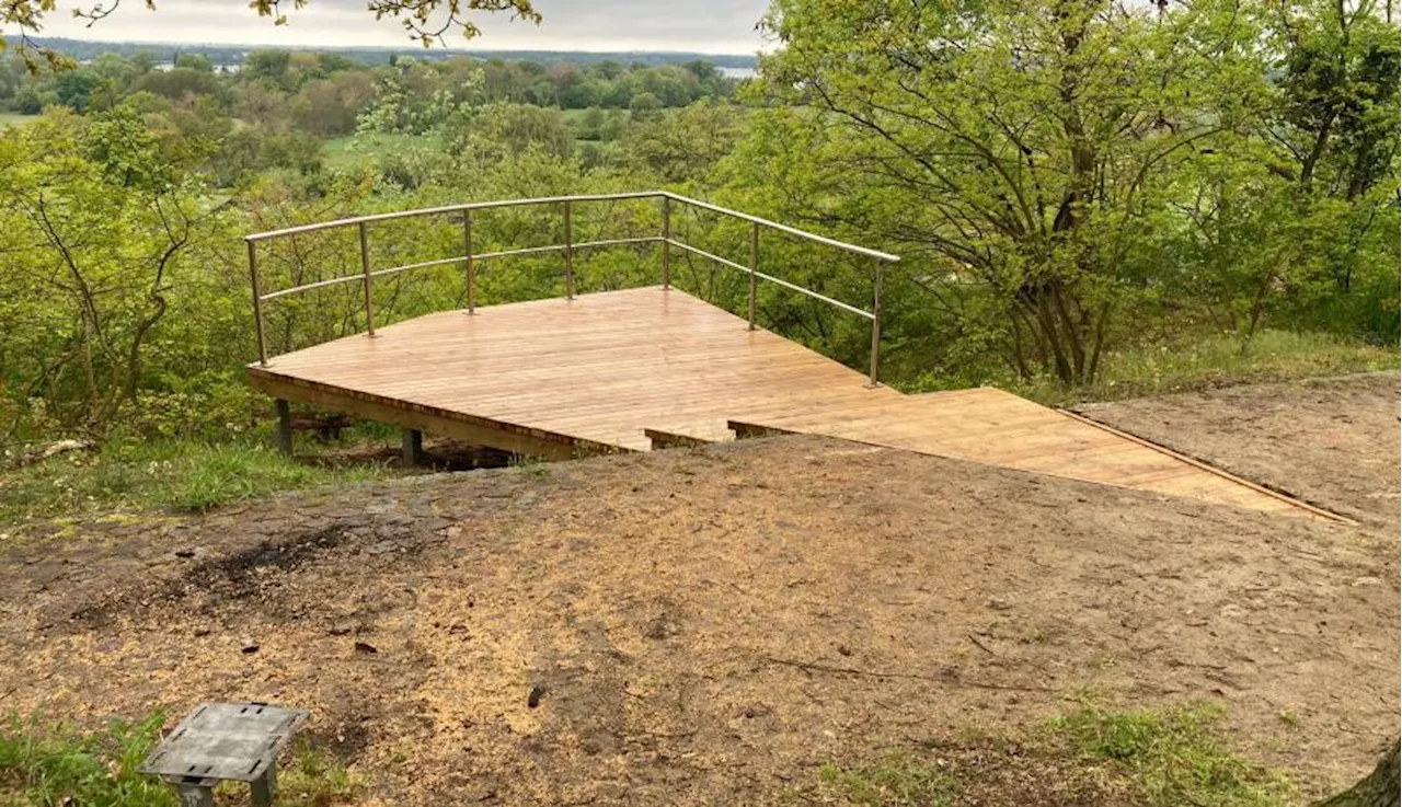 Marode Aussichtsplattform auf dem Reiherberg in Golm erneuert