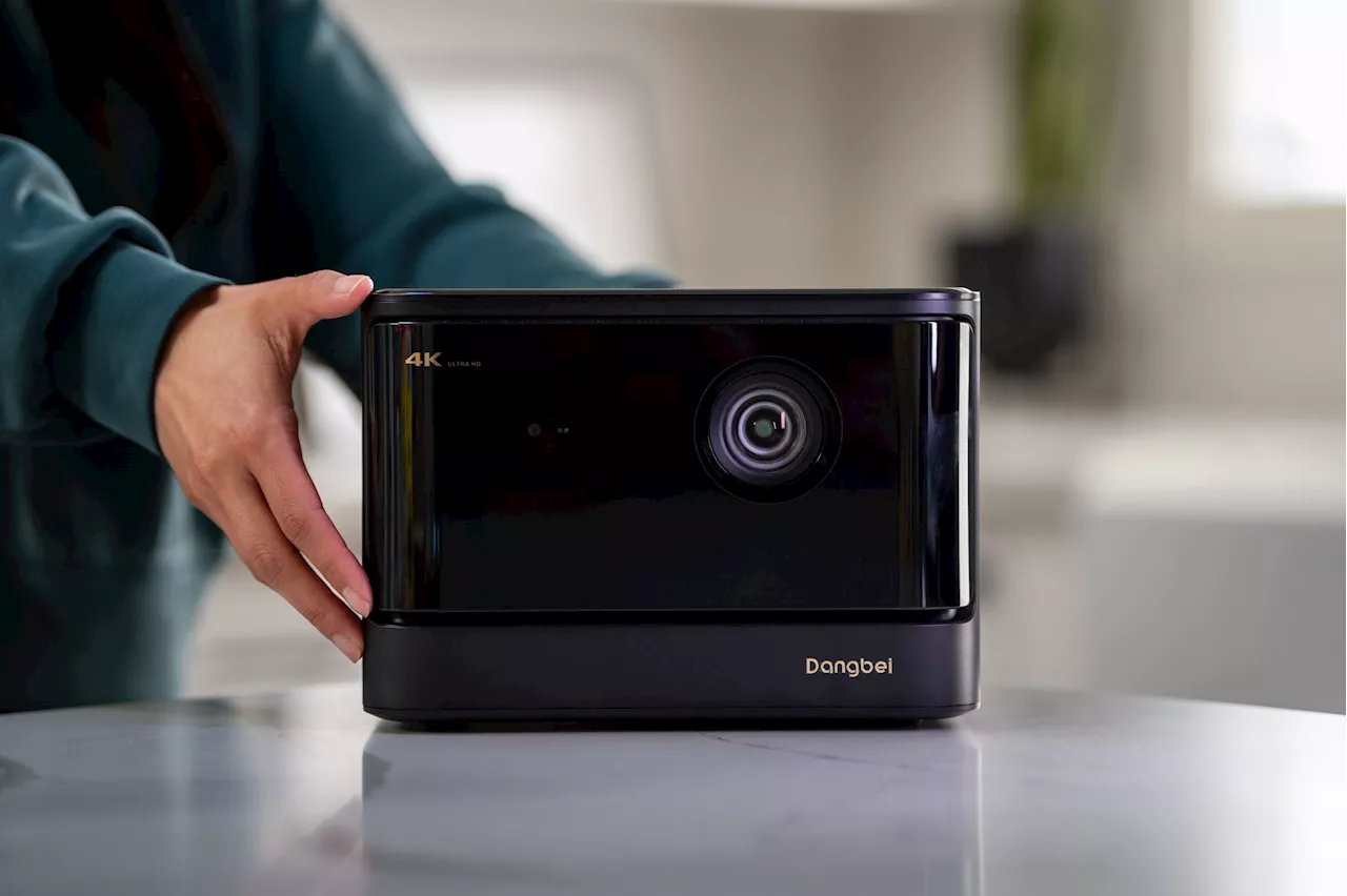 Découvrez le Dangbei DBOX02, l’excellent vidéoprojecteur laser 4K avec Google TV