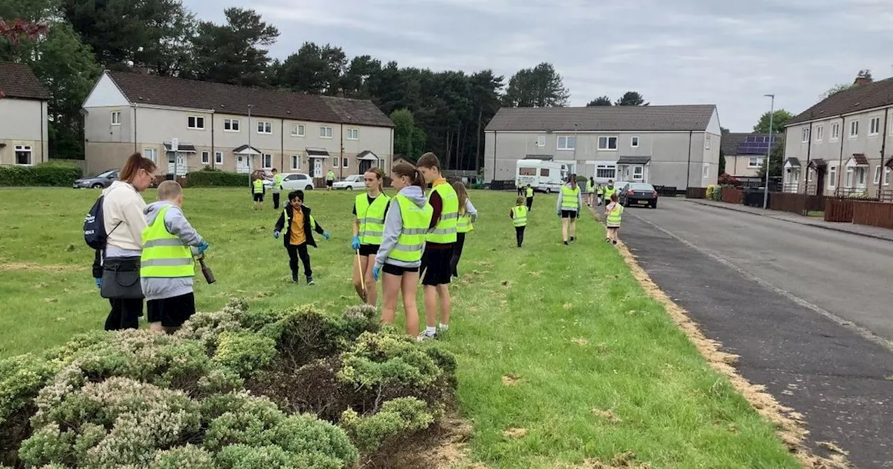 Conscientious kids from Cambusnethan do their bit for the local community