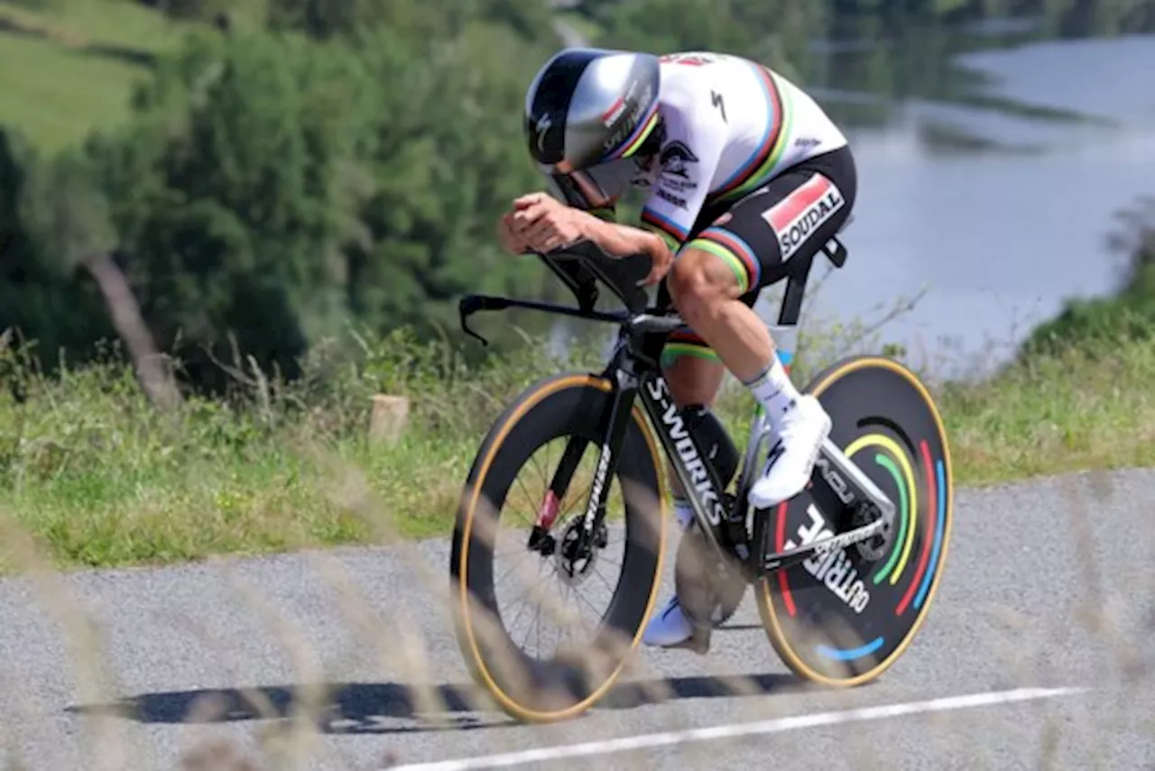 Remco Evenepoel doorstaat eerste test met glans en slaat dubbelslag in de Dauphiné