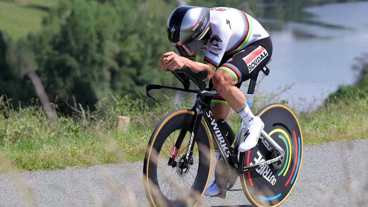  Remco Evenepoel remporte le contre-la-montre et prend le maillot jaune