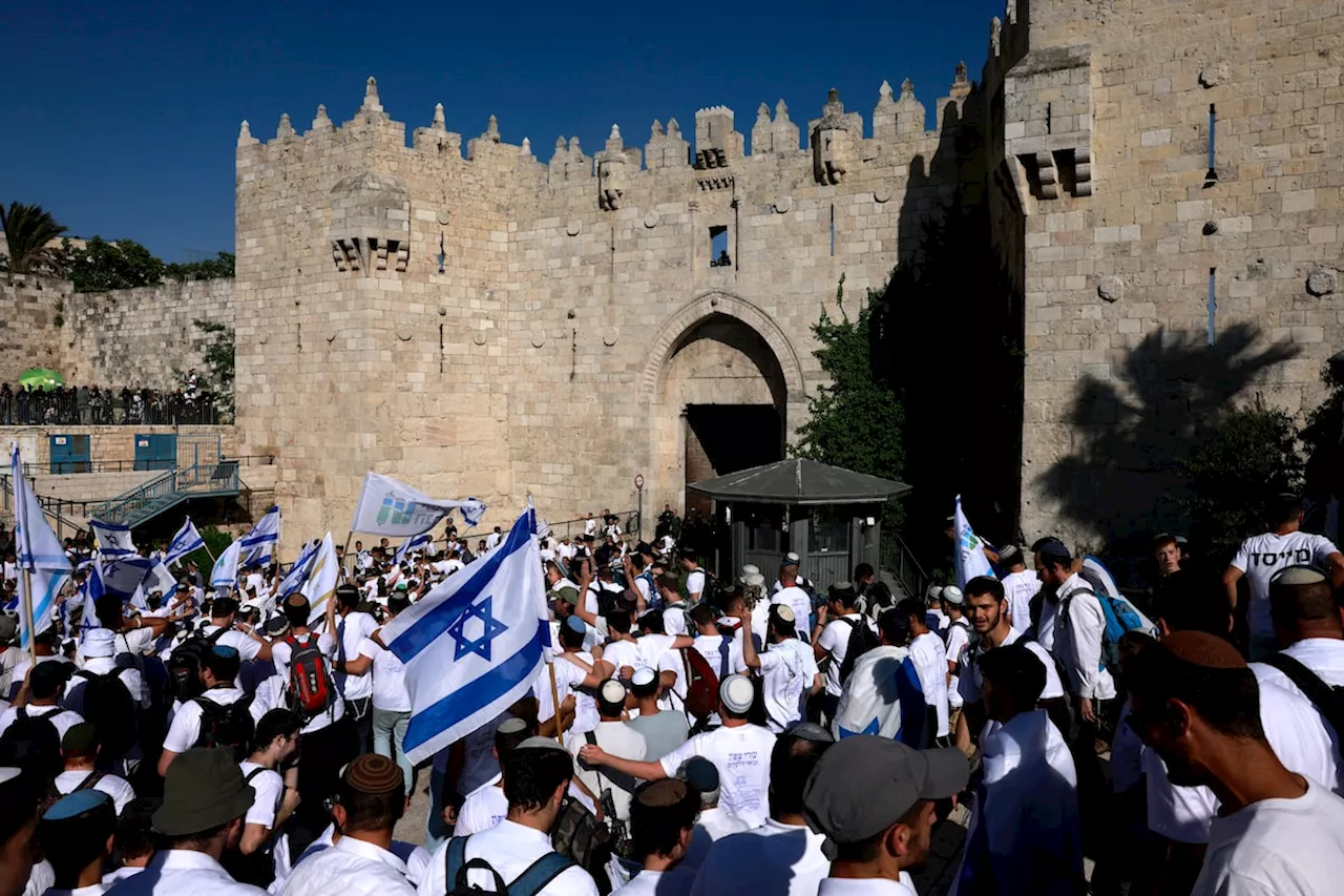 Israeli nationalists march through Palestinian area of Jerusalem