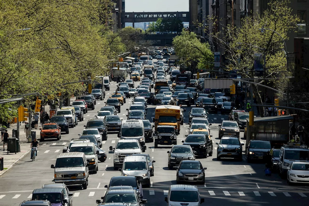 New York governor halts plan to charge Manhattan drivers $15 toll