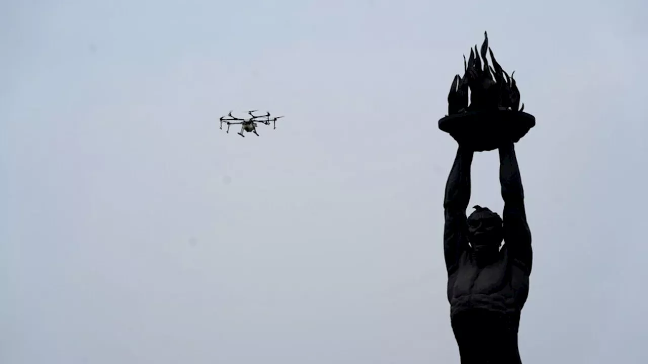 Diduga Memantau Situasi, Sebuah ”Drone” di Atas Kejaksaan Agung Ditembak Jatuh