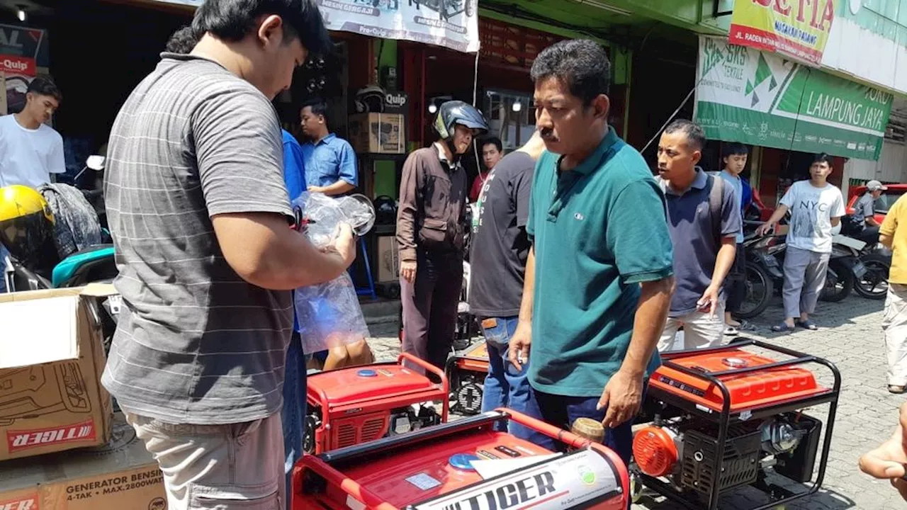 Warga Bandar Lampung Serbu Toko Genset, Khawatir Listrik Padam Lagi