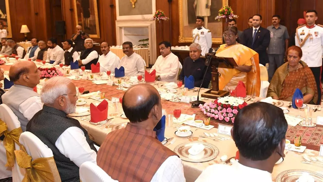 Rashtrapati Bhawan Dinner: मोदी कैबिनेट के लिए राष्ट्रपति भवन में रात्रिभोज का हुआ आयोजन, मेज पर दिखा कुछ ऐसा नजारा