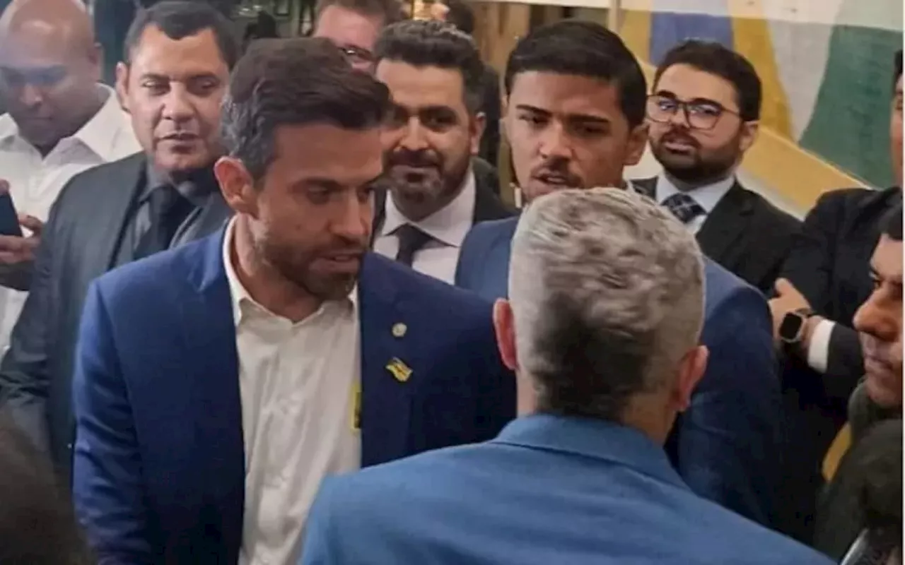 Pablo Marçal usa broche de deputado na Câmara dos Deputados mesmo sem mandato