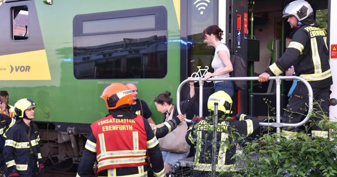 Zugwaggon entgleiste: 55 Passagiere mussten in NÖ evakuiert werden