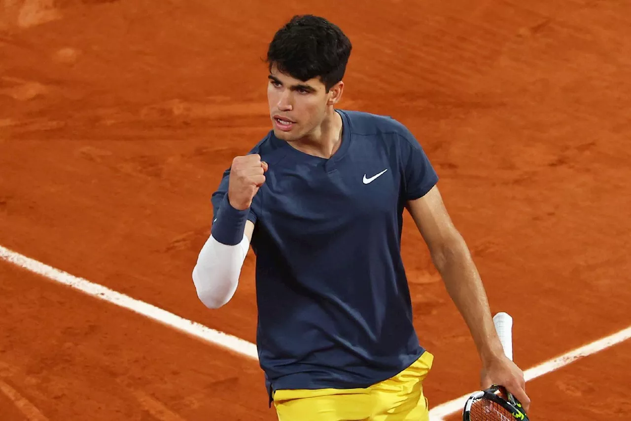 Roland-Garros: Alcaraz surclasse Tsitsipas et prend rendez-vous avec Sinner en demie