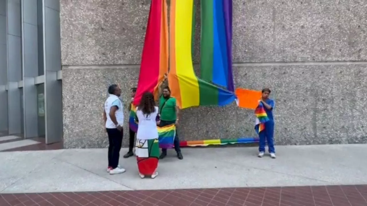 Buscan unir bandera LGBTQ+ en Infonavit; exigen freno a la violencia