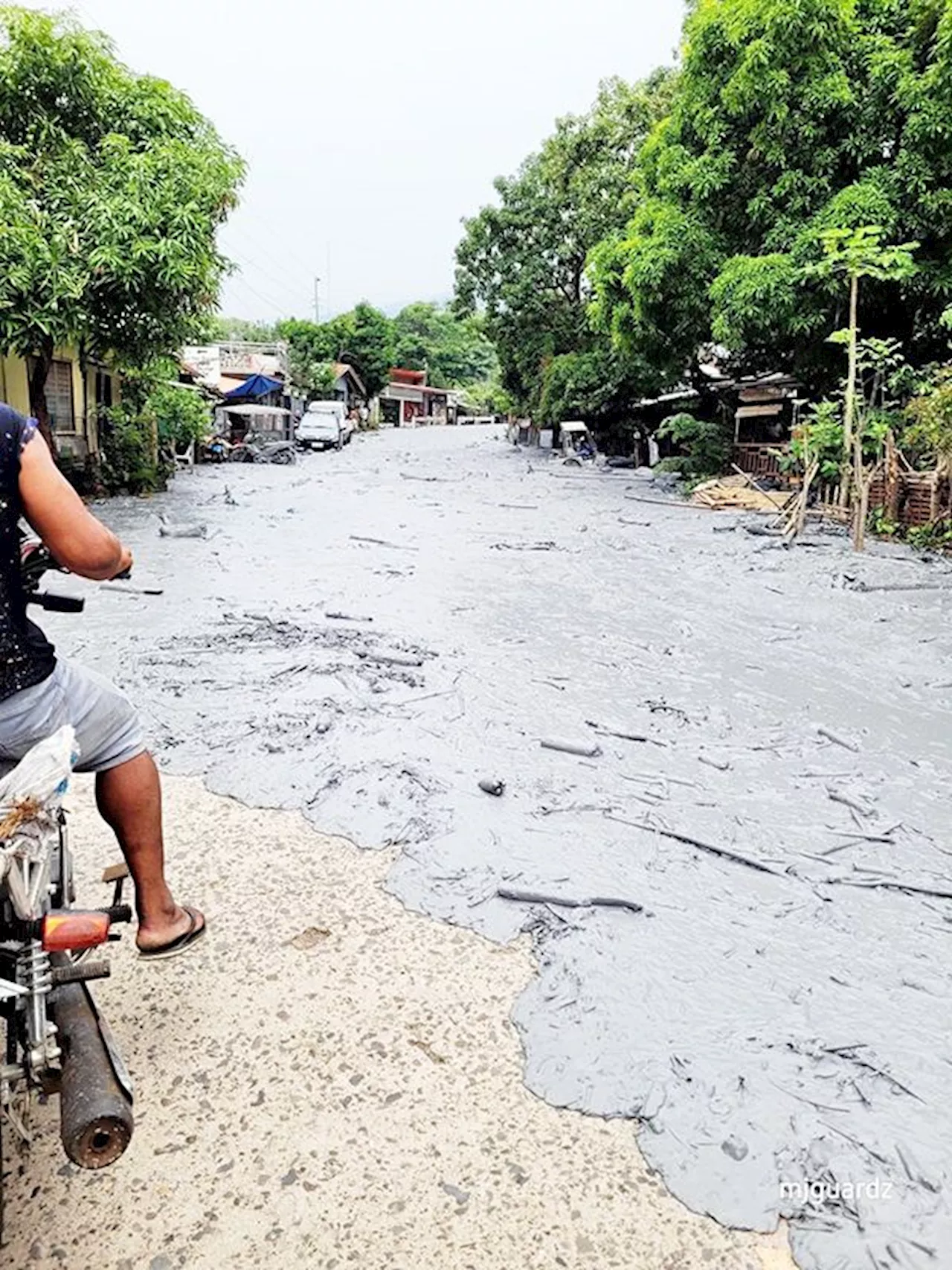 Residents in La Castellana sitios evacuated as lahar flows from Kanlaon