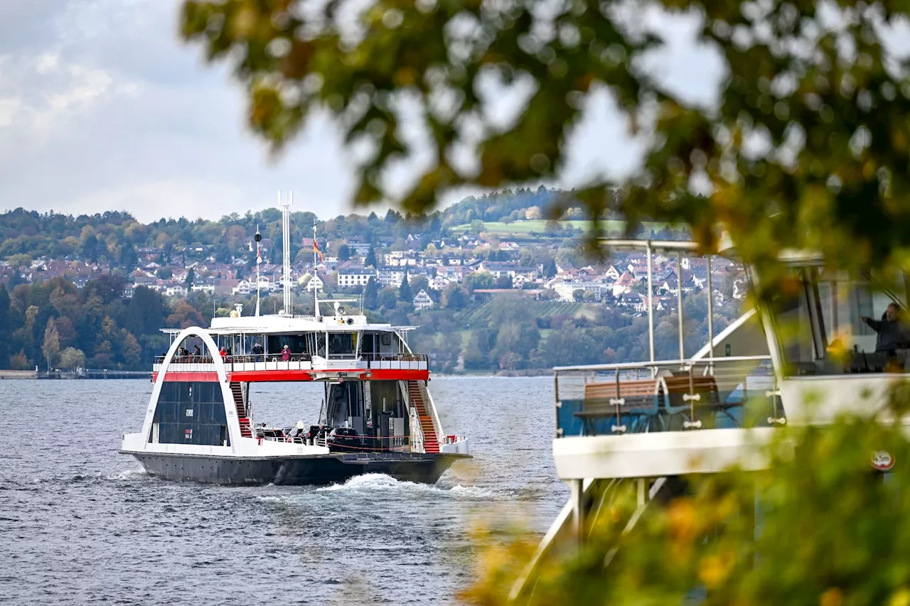 Tiefergelegte Autos kommen wegen Hochwassers nicht auf Fähre