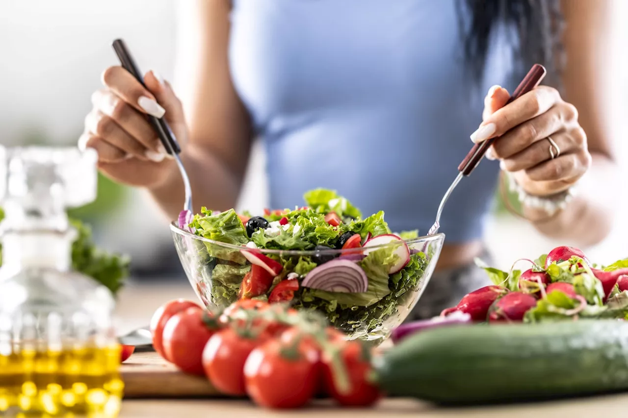 Mediterranean dietary adherence can reduce mortality risk in women