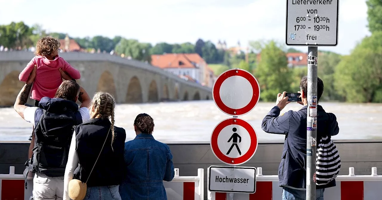 Wasserstände sinken teils, Lage bleibt gespannt